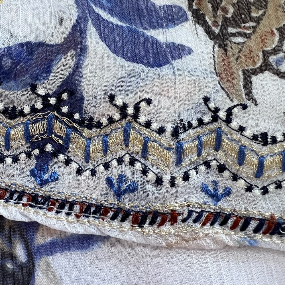 ⭐️ White House Black Market Off-The-Shoulder Printed Embroidered Top MEDIUM - Picture 6 of 9